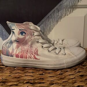 Frozen woman converse like new size 7